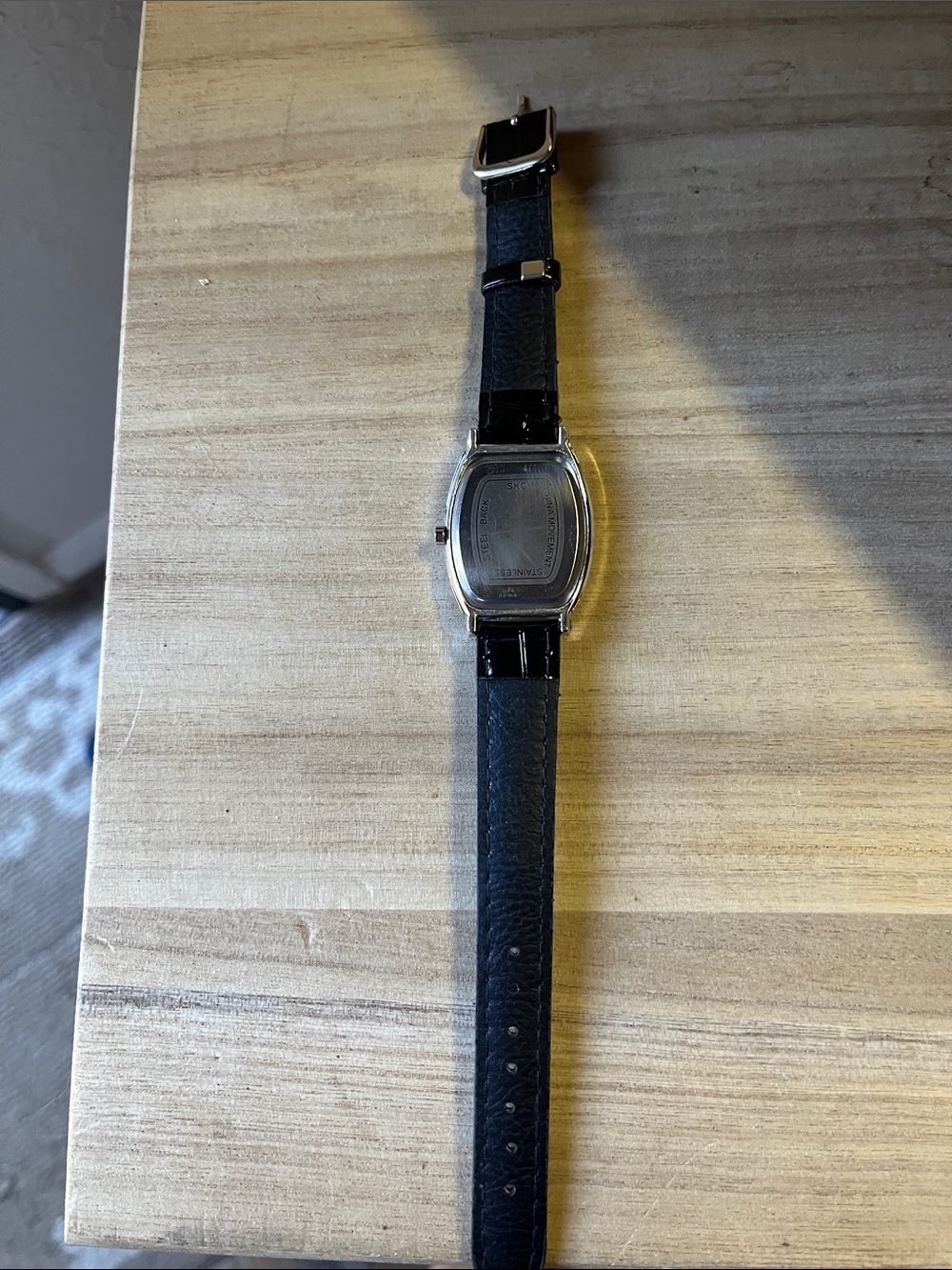 Classic Men's Dress Watch with Black Patent Leather Strap - Picture 2 of 2